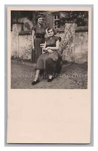 2 junge Frauen zur Konfirmation 1953 - Mode Kleider - Altes Foto 1950er
