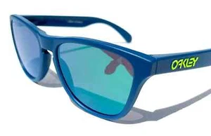 OAKLEY | NUOVO | FROGSKINS XS | 9006 - 32 | 53 | POSEIDON OPACO | PRIZM JADE - Foto 1 di 3