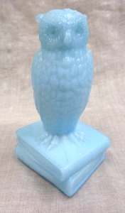 WESTMORELAND Glass OWL on BOOKS Figurine ~ BLUE ~ 3.5" H - Picture 1 of 9