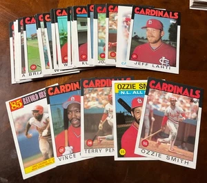 Lote de 33 tarjetas diferentes 1986 Topps Baseball St. Louis Cardinals - Imagen 1 de 2