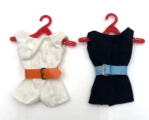 Vintage Barbie PAK weiß schwarz SCOOP NECK PLAYSUIT & BELTS - HANGERS (1962-63) - Bild 1 von 7