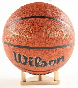 Pallacanestro NBA Larry Bird & Magic Johnson firmato oro con supporto (PSA e Beckett) - Foto 1 di 4