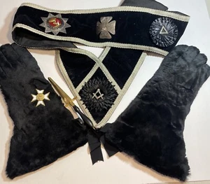 REGALIA MASSONICA massone OES degno, fascia, guanti, gioielli cavalieri templari - Foto 1 di 12