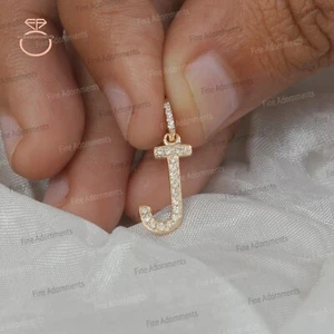 Colgante inicial J de oro amarillo sólido de 14k pavé de diamantes alfabeto J joyería pequeña - Imagen 1 de 10
