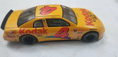 CAMPEONES DE CARRERAS Vintage '95 1:24 NASCAR Bobby Hamilton Kodak Monte Carlo #4 Foto 1 de 4