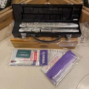 Yamaha YFL-282 Open Holed Flute with Original Packaging & Cleaning Supplies - Picture 1 of 12