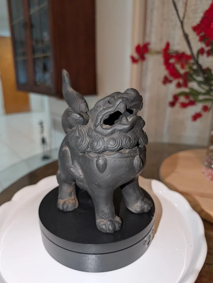 Quemador de incienso vintage Iron Foo Dog: decoración de león guardián asiático Foto 1 de 4