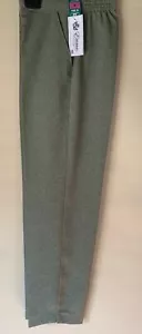 New Ladies Half Elastic Waist Pull On Short Length Trousers With Side Pockets - Picture 1 of 3