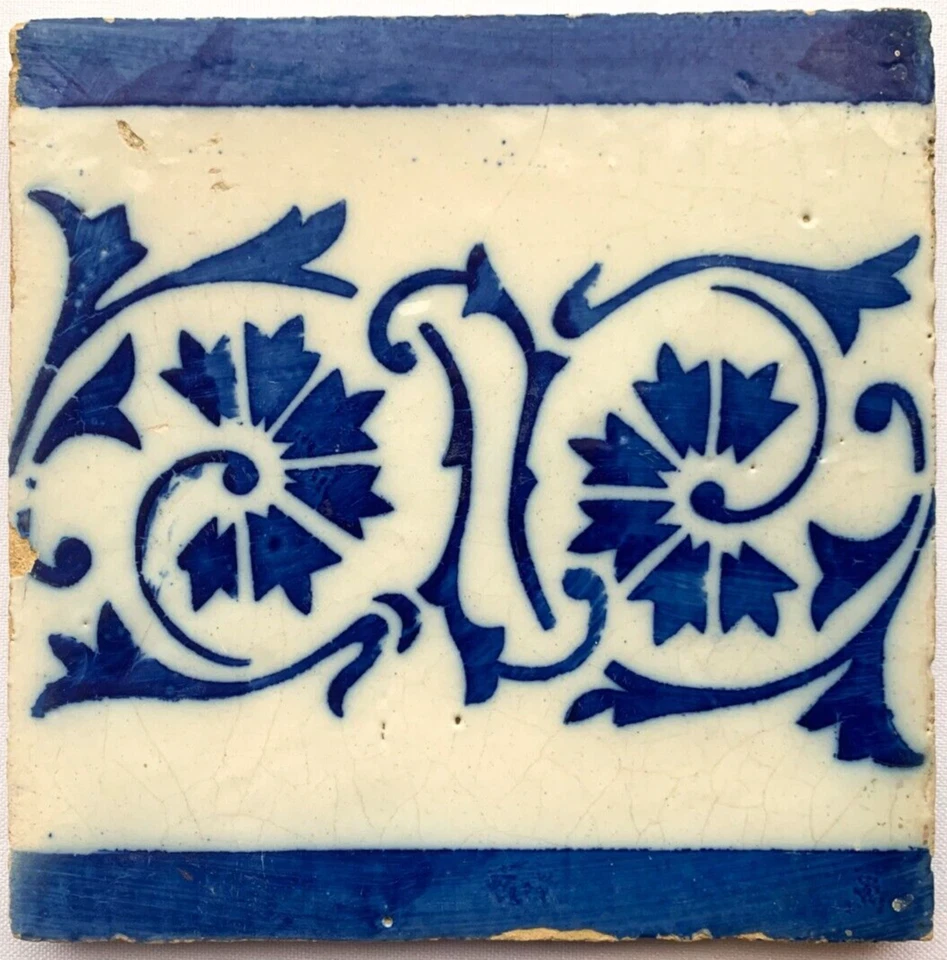 Azulejo portugués antiguo del siglo XIX blanco y azul - azulejo de pared portugués del siglo XIX Foto 1 de 3