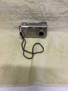Olympus CAMEDIA D-540 Zoom 3.2MP Digital Camera - Silver- PARTS/REPAIR!!! - Picture 1 of 1
