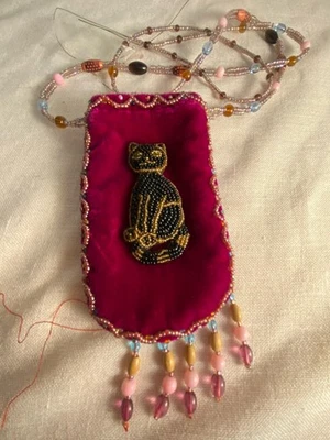 Black cat beaded figure small bag necklace pouch purse magenta pink - Image 1 of 4