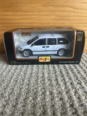 Maisto 1996 Plymouth Voyager  1/26 White Diecast in Box - Image 1 of 4