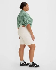 NWT WOMENS PLUS SIZE Levi’s Classic Bermuda Shorts Size 26W MID RISE - Picture 1 of 3