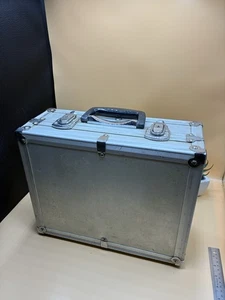 Vintage Industrial Storage / flight Box aluminium Lined w/ Foam - Picture 1 of 12