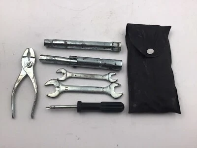 OEM 2003 Suzuki Burgman AN 400 - Kit de herramientas (falta 1 herramienta) 09800-21095 Foto 1 de 2