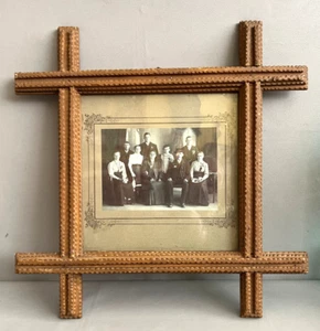 Victorian Austria Tramp Art Photo Frame Hand Carved Steyr Original Family Photo - Imagen 1 de 10