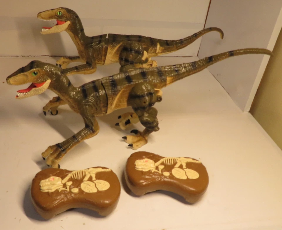 2.4G Remote Control Dinosaur Toy RC Velociraptor Dinosaur LED Light Roaring SET - Image 1 of 4