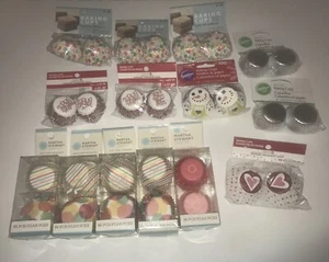 14 neue Stück Mini Backförmchen/Leckerli Verpackung Martha Stewart/Wilton/Feier - Bild 1 von 1