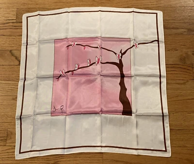 HANAE MORI PERFUME HERMOSO Blanco Y Rosa BUFANDA DE SEDA FOULARD 23” Todo Alrededor NUEVO Foto 1 de 4