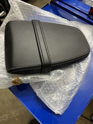 Asiento de pasajero deportivo Triumph A9700903 Foto 1 de 4