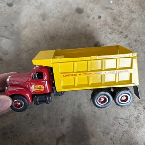 FIRST GEAR MACK MODEL HEAVY DUTY Bard Concrete DUMP TRUCK 1/34 YELLOW - Picture 1 of 10