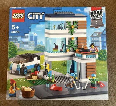 LEGO City 60291 - Family House! New but slightly damaged box - see photos - Image 1 of 4