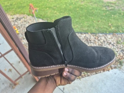 Botín de mujer negro de suade Foto 1 de 2