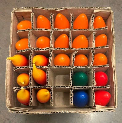 Box of 23 Vintage C7 Christmas Lights Orange, Red, Blue, Green & Flame Taiwan - Image 1 of 4