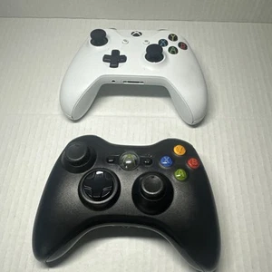 Original Xbox 360 And Xbox One Wireless Controllers - For Parts Don’t Turn On. - Picture 1 of 6