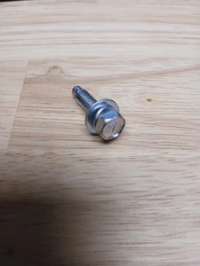 Genuine Nissan Crankshaft Sensor Bolt 08158-62033 - Picture 1 of 5