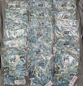 Butter-Soft Stretch Women’s Scrubs Top Blue Grommets Pockets Nursing Lot of 22 - Picture 1 of 9