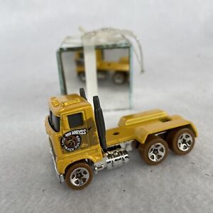 HOT WHEELS 1981 Semi Truck Dirt Track Builder Yellow Loose