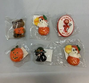 Hallmark Halloween Anstecknadeln *Sie wählen* schwarze Katze Jack O'Lantern Waschbär Geist - Bild 1 von 6