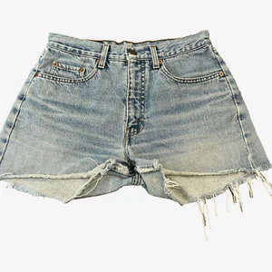 Vintage Levi's Shorts Hot Pants Fray Hem 90s Orange Tab Light Wash Blue W28 * - Picture 1 of 9