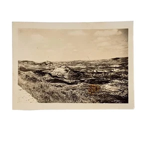 Foto de colección en blanco y negro encontrada años 40 Parque Nacional Yellowstone vista al suelo rocoso instantánea - Imagen 1 de 4