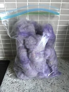 Paula's closet - 100 grams - Australian sheepwool - washed, dyed , carded😊 - Picture 1 of 3
