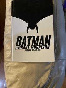 Batman von Grant Morrison Omnibus Band 1 DC - Bild 1 von 1