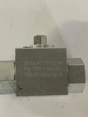 Válvula de bola Bobcat 7312161 PN 500-43/24 válvula de control Foto 1 de 3