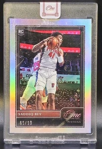 SADDIQ BEY 20-21 ONE & ONE INCASSATO SIGILLATO NON CIRCOLATO ROOKIE RC 65/99 - Foto 1 di 2