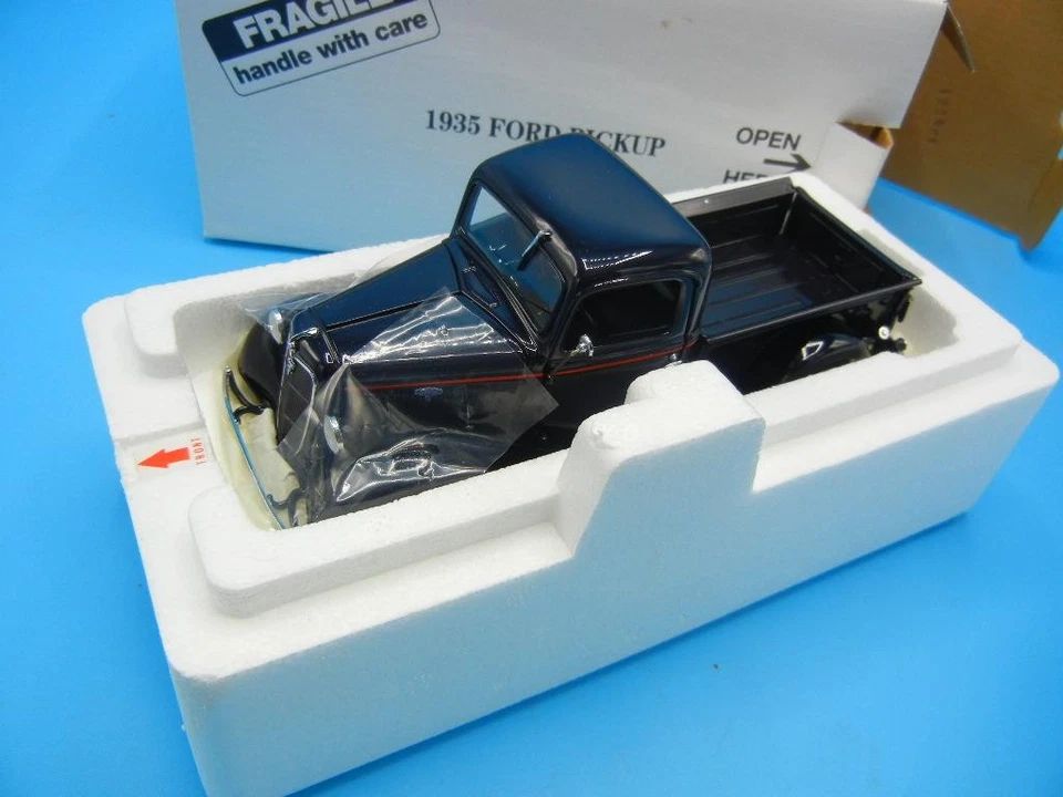 1/24 Scale Danbury Mint Die Cast 1935 Ford Pick Up Truck Never Removed From Box - Image 1 of 4