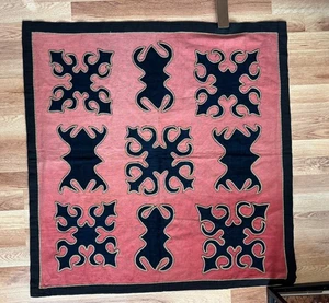 Hmong Tribes ricamo e applicazione tessuto etnico, triangolo dorato 37" X 36" - Foto 1 di 4