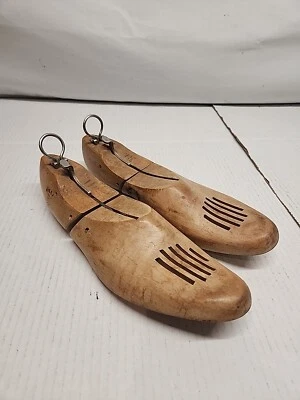 Vintage French Shriner & Urner Wooden Shoe inserts One Has 3 Broken Metal Tabs - Image 1 of 4