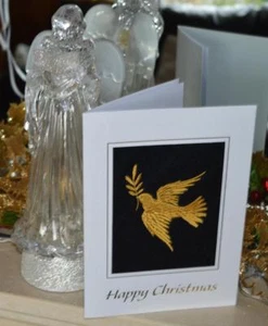 Una nueva tarjeta de Navidad bordada a mano terminada -- Pájaro. - Imagen 1 de 1