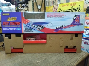Johnny Lightning Sky Show Flying Daredevils Stunt Set con camion El Camino 1971! - Foto 1 di 7