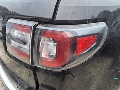 二手右尾灯总成适合:2016 Gmc Acadia 25 美分面板安装右 — 第 1/4 张图片