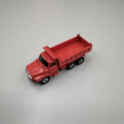 Camión de volteo TOMY Nissan diésel Tomica Foto 1 de 4