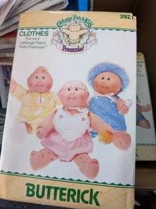 Lotto vestiti bambola bambino toppa cavolo 14" Butterick 3921 modello_NON TAGLIATI - Foto 1 di 1