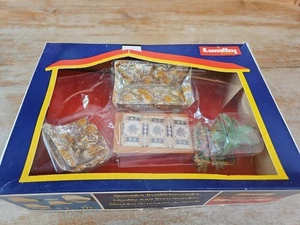 Juego de 4 piezas de muebles para casa de muñecas LUNDBY suecos de mediados de siglo NUEVO EN CAJA - Imagen 1 de 9