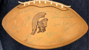 1964 USC TROJANS FOOTBALL SIGNED BY 48 MEL HEIN MIKE GARRETT ROD SHERMAN FERTIG - Foto 1 di 4