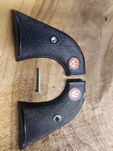 New Repro Ruger Revolver Grips XR3 Blackhawk Single Six W/ Red Ruger Medallions - Picture 1 of 8
